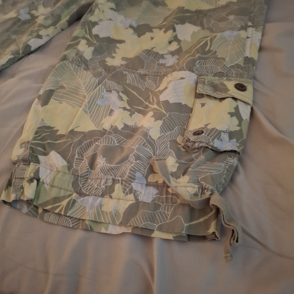 Sigrid Olsen Women's Leafy Patterned Cargo Pants - Picture 4 of 9